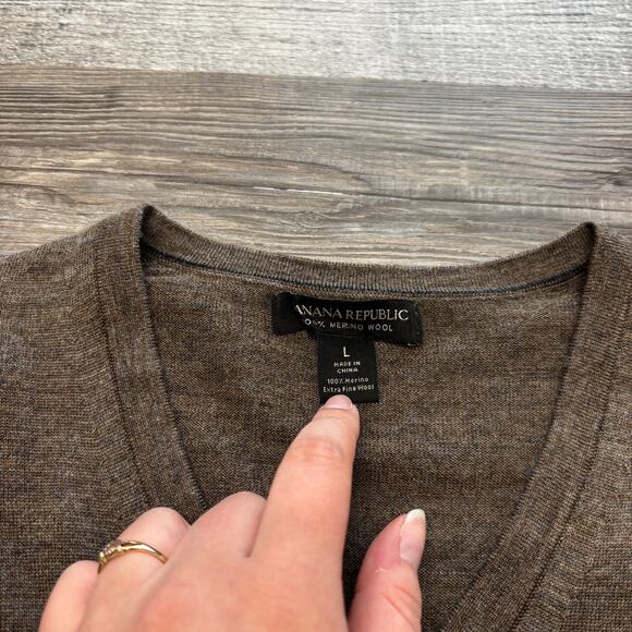 Banana Republic Earthy Brown Mens Large Merino Wool Long Sleeve V-Neck Sweater - Picture 4 of 8